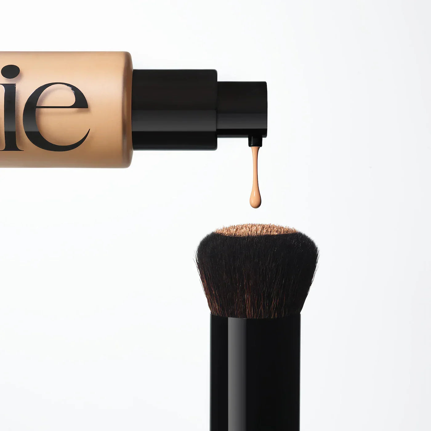 The Base Foundation Brush | SAIE